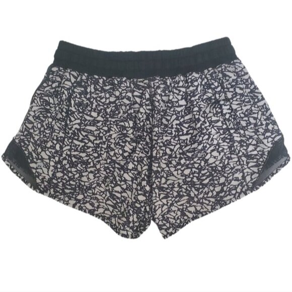 Lululemon Ice Breaker White Black Hotty Hot Shorts Size 6 - Picture 2 of 11